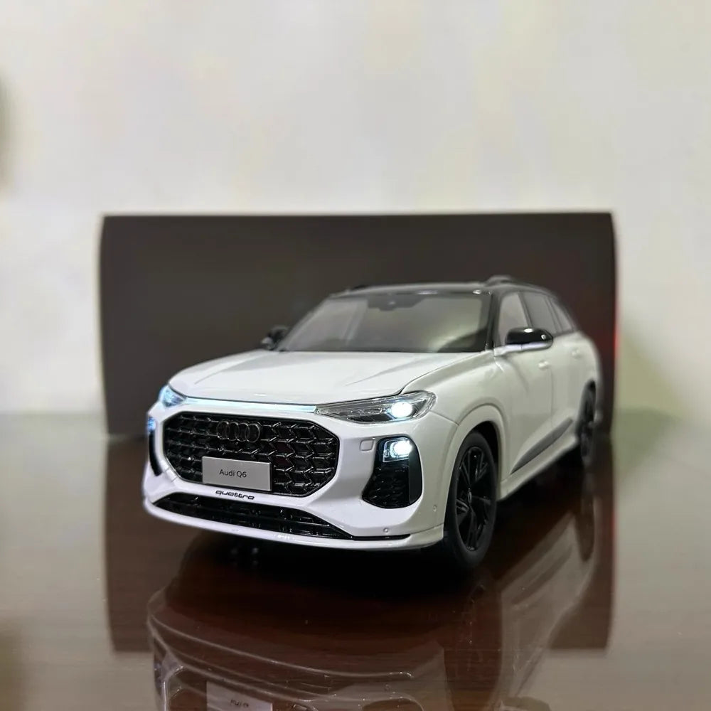 [OEM] 1:18 Audi 2022 Q6 White Model Car Die-Cast