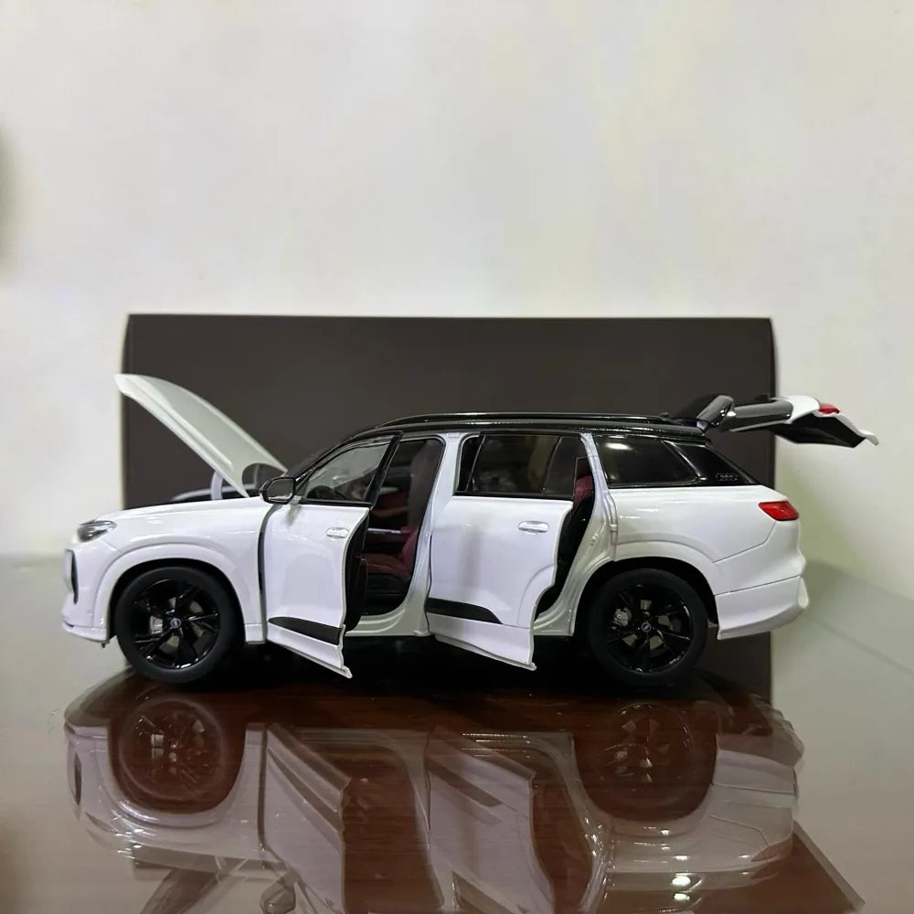 [OEM] 1:18 Audi 2022 Q6 White Model Car Die-Cast