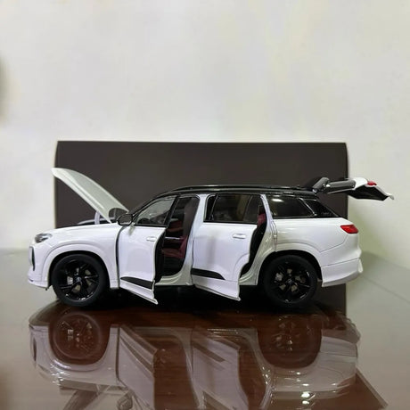 [OEM] 1:18 Audi 2022 Q6 White Model Car Die-Cast