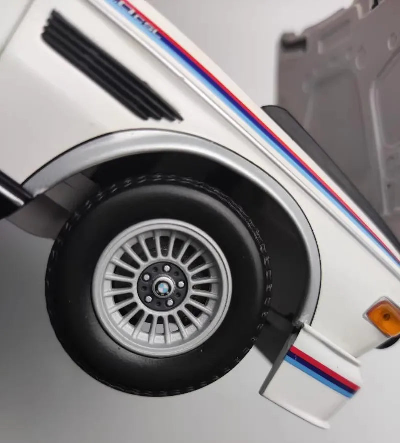 [OEM] 1:18 BMW 1971 3.0 CSL Model Car Die-Cast