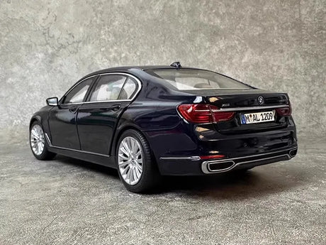 [OEM] 1:18 BMW 2016 G11 740Li Black Model Car Die-Cast