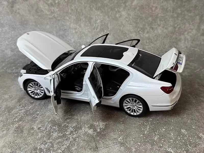 [OEM] 1:18 BMW 2016 G11 740Li White Model Car Die-Cast