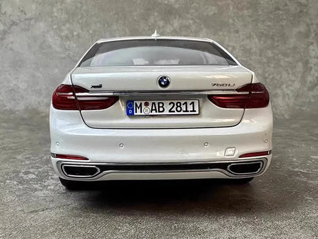 [OEM] 1:18 BMW 2016 G11 740Li White Model Car Die-Cast