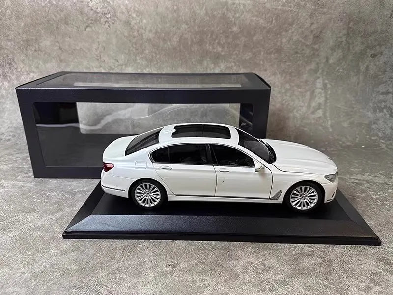 [OEM] 1:18 BMW 2016 G11 740Li White Model Car Die-Cast