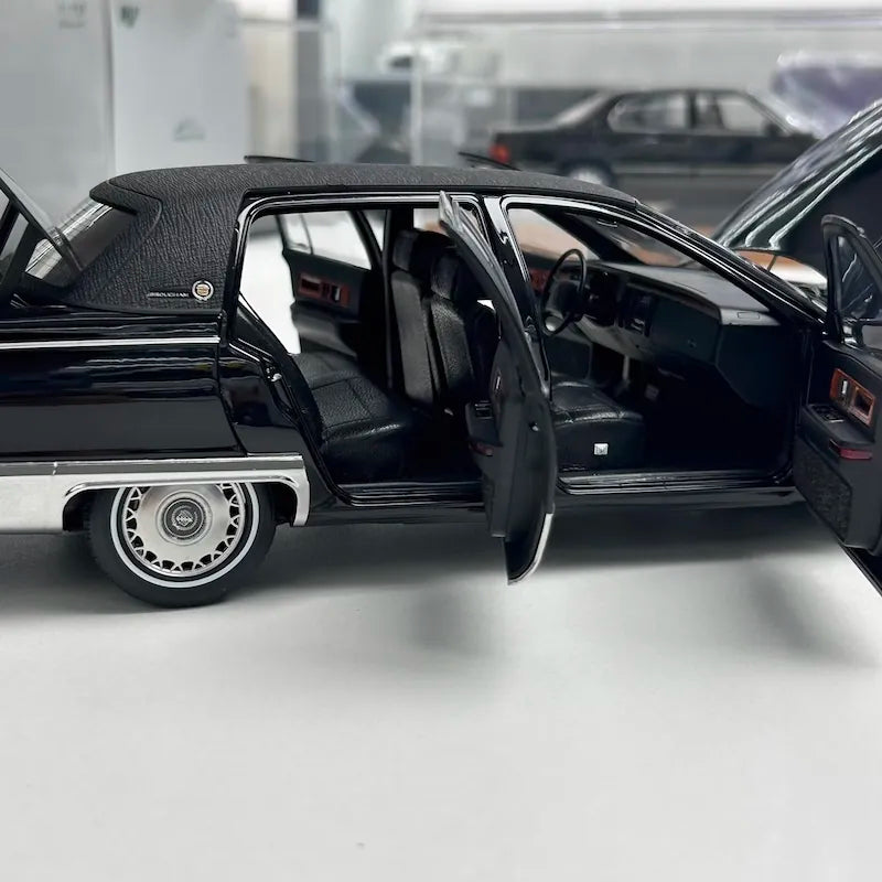 [OEM] 1:18 Cadillac 1993 Fleetwood Brougham nero modellino di auto Die-Cast