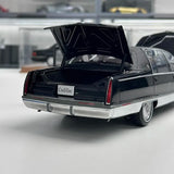 [OEM] 1:18 Cadillac 1993 Fleetwood Brougham Black Model Car Die-Cast
