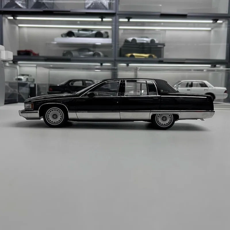 [OEM] 1:18 Cadillac 1993 Fleetwood Brougham Black Model Car Die-Cast