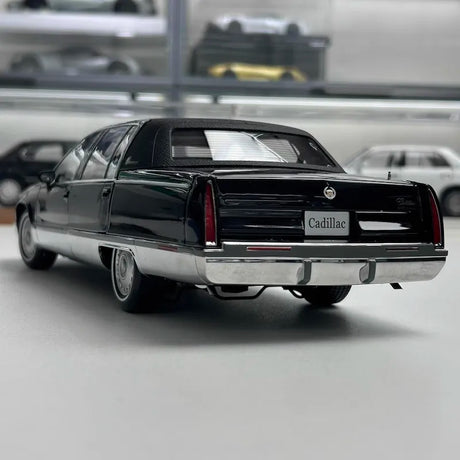 [OEM] 1:18 Cadillac 1993 Fleetwood Brougham Black Model Car Die-Cast