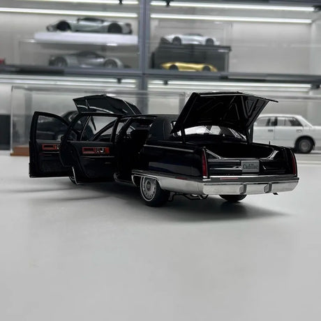 [OEM] 1:18 Cadillac 1993 Fleetwood Brougham Black Model Car Die-Cast