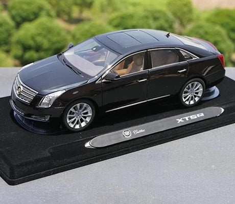 [OEM] 1:18 Cadillac 2013 XTS Black Model Car Die-Cast