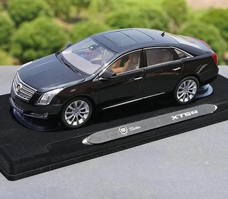 [OEM] 1:18 Cadillac 2013 XTS Black Model Car Die-Cast