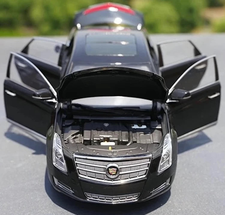 [OEM] 1:18 Cadillac 2013 XTS Black Model Car Die-Cast