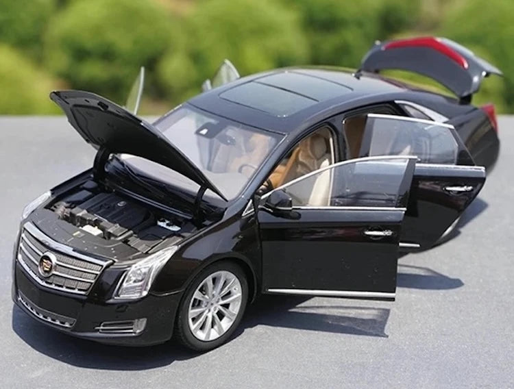 [OEM] 1:18 Cadillac 2013 XTS Black Model Car Die-Cast