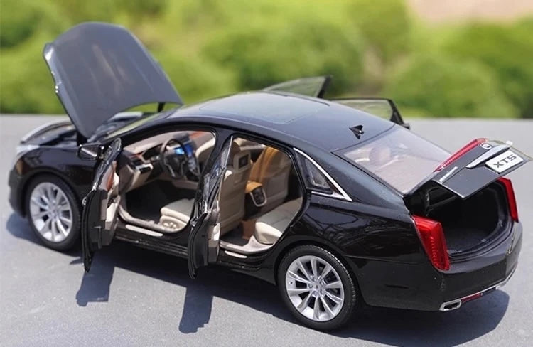 [OEM] 1:18 Cadillac 2013 XTS Black Model Car Die-Cast