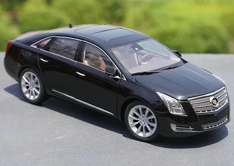 [OEM] 1:18 Cadillac 2013 XTS Black Model Car Die-Cast