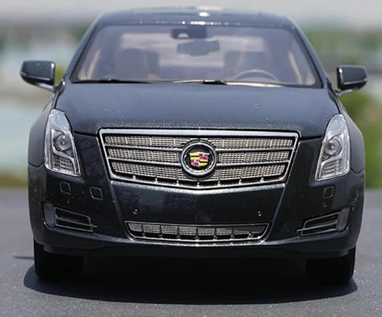 [OEM] 1:18 Cadillac 2013 XTS Gray Model Car Die-Cast