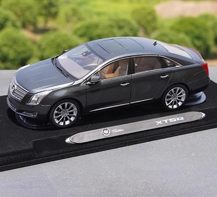[OEM] 1:18 Cadillac 2013 XTS Gray Model Car Die-Cast