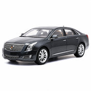 OEM Cadillac 2013 XTS grijs 1:18 – verzamelmodelauto van gegoten metaal