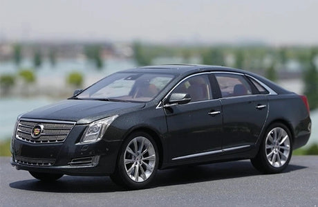 [OEM] 1:18 Cadillac 2013 XTS Gray Model Car Die-Cast