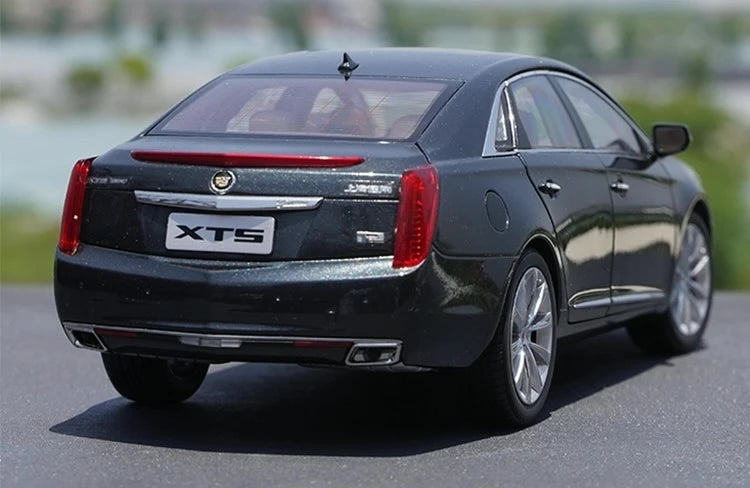 [OEM] 1:18 Cadillac 2013 XTS Gray Model Car Die-Cast