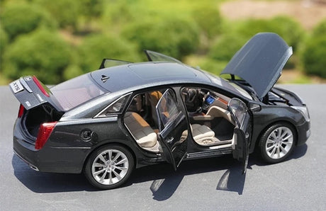 [OEM] 1:18 Cadillac 2013 XTS Gray Model Car Die-Cast