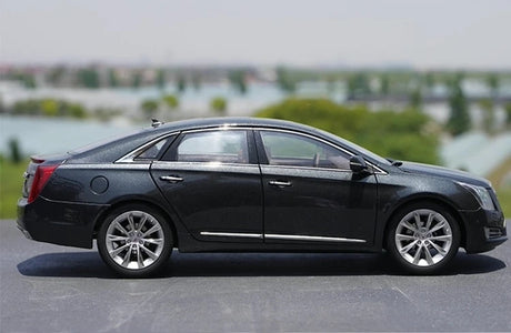 [OEM] 1:18 Cadillac 2013 XTS Gray Model Car Die-Cast