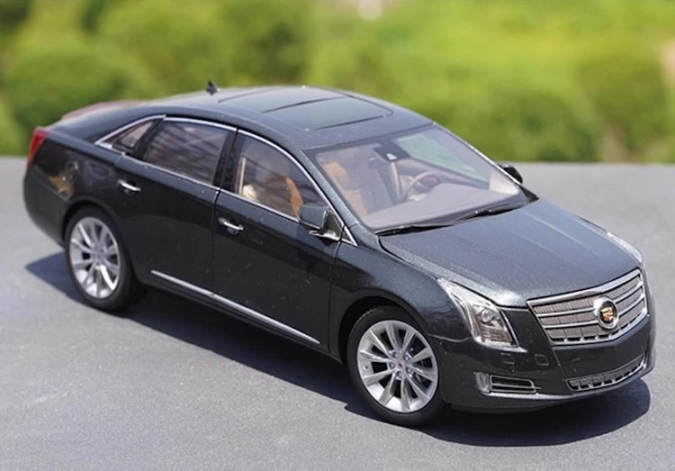 [OEM] 1:18 Cadillac 2013 XTS Gray Model Car Die-Cast