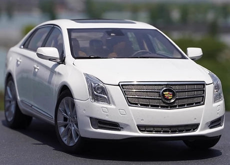[OEM] 1:18 Cadillac 2013 XTS White Model Car Die-Cast