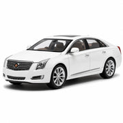 OEM Cadillac 2013 XTS wit 1:18 – verzamelmodelauto van gegoten metaal