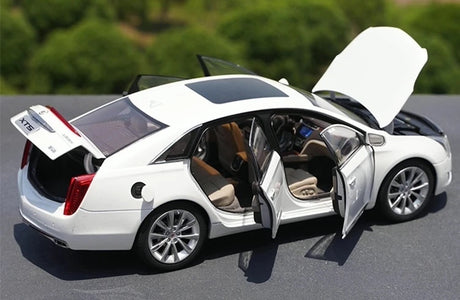 [OEM] 1:18 Cadillac 2013 XTS White Model Car Die-Cast