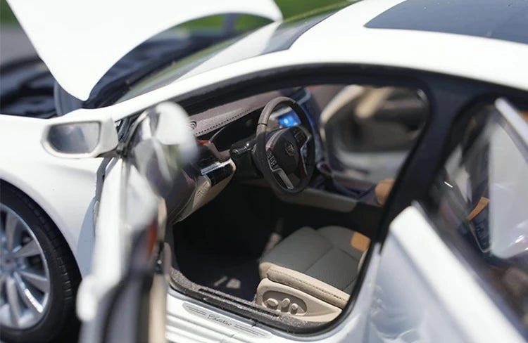 [OEM] 1:18 Cadillac 2013 XTS White Model Car Die-Cast