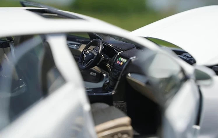 [OEM] 1:18 Cadillac 2014 ATS-L White Model Car Die-Cast