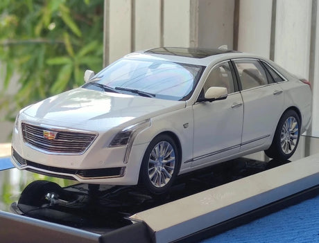[OEM] 1:18 Cadillac 2016 CT6 White Model Car Die-Cast