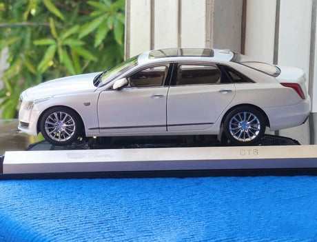 [OEM] 1:18 Cadillac 2016 CT6 White Model Car Die-Cast