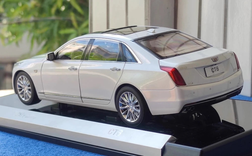 [OEM] 1:18 Cadillac 2016 CT6 White Model Car Die-Cast