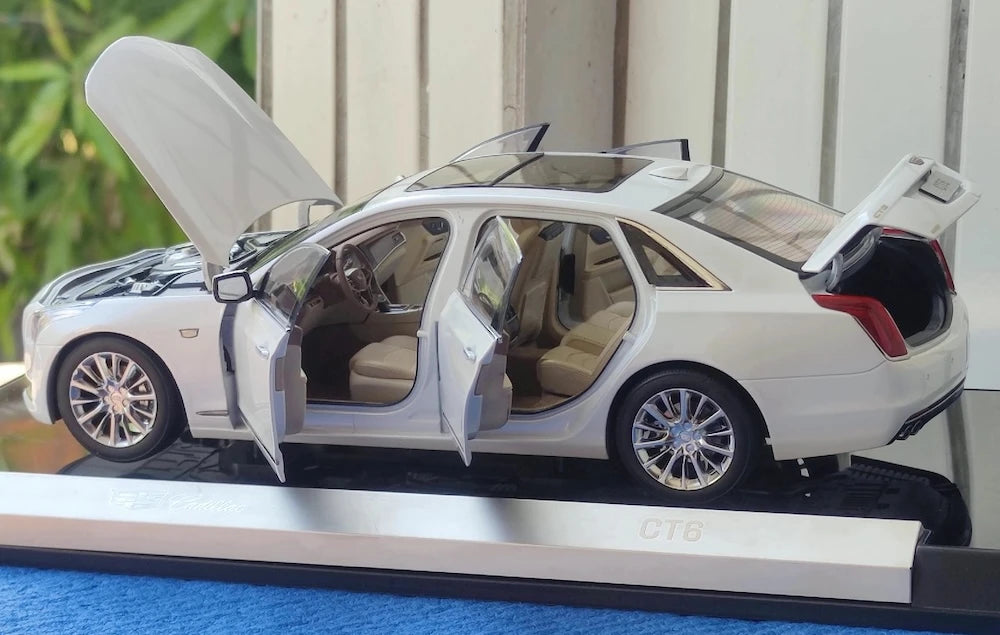 [OEM] 1:18 Cadillac 2016 CT6 White Model Car Die-Cast