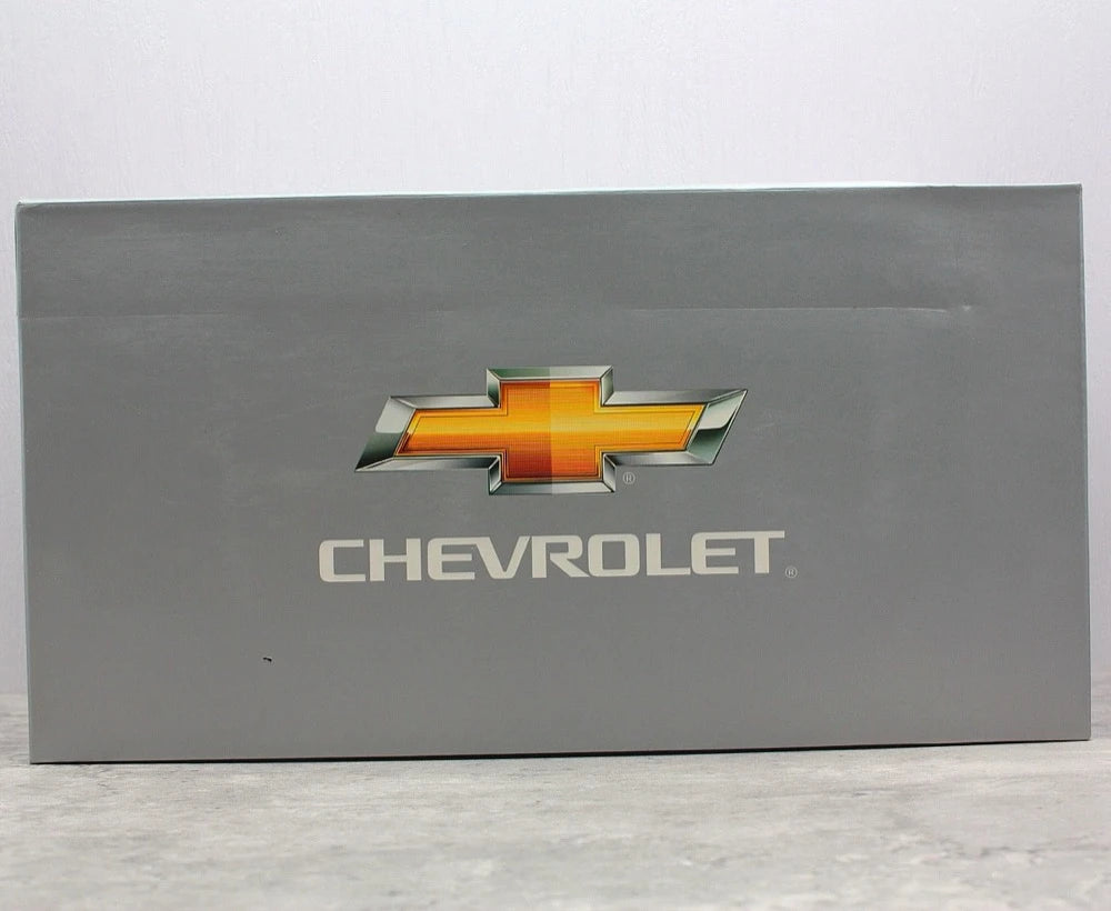[OEM] 1:18 Chevrolet 2012 Volt Silver Model Car Die-Cast