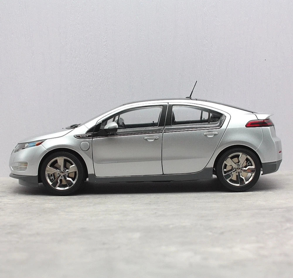 [OEM] 1:18 Chevrolet 2012 Volt Silver Model Car Die-Cast
