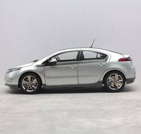 [OEM] 1:18 Chevrolet 2012 Volt Silver Model Car Die-Cast