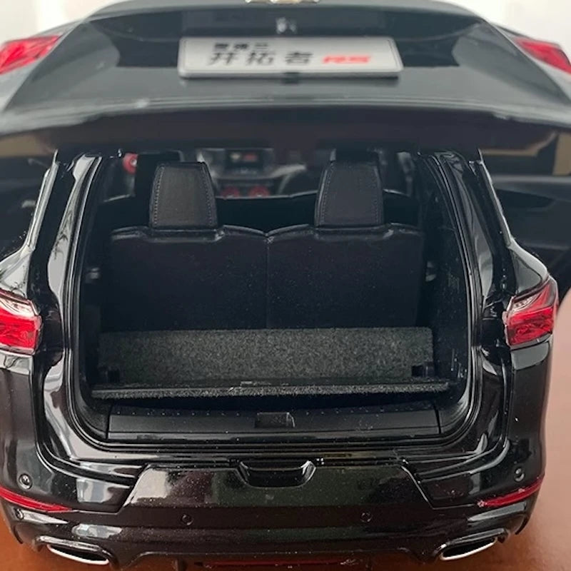 [OEM] 1:18 Chevrolet 2021 Trailblazer RS Black Model Car Die-Cast