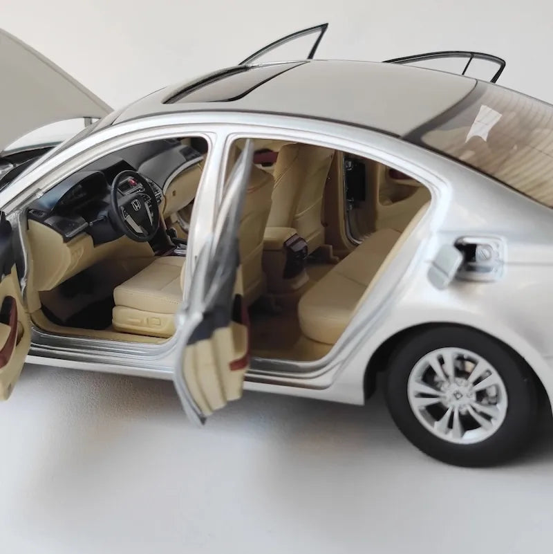 [OEM] 1:18 Honda 2008 Accord Silver Model Car Die-Cast