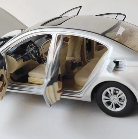 [OEM] 1:18 Honda 2008 Accord Silver Model Car Die-Cast