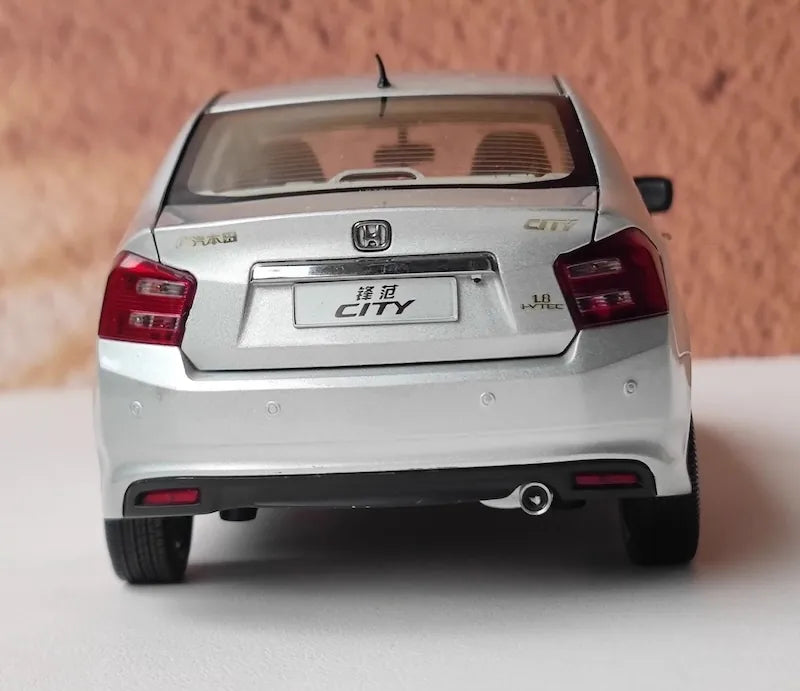 [OEM] 1:18 Honda 2012 City Silver Model Car Die-Cast