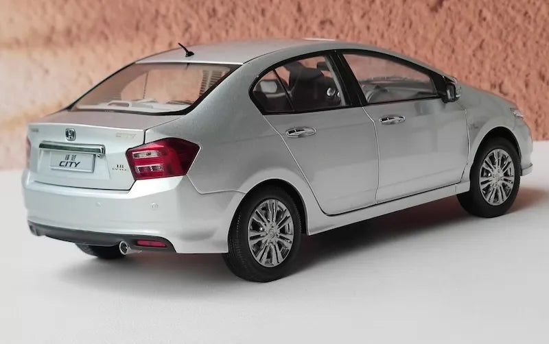 [OEM] 1:18 Honda 2012 City Silver Model Car Die-Cast