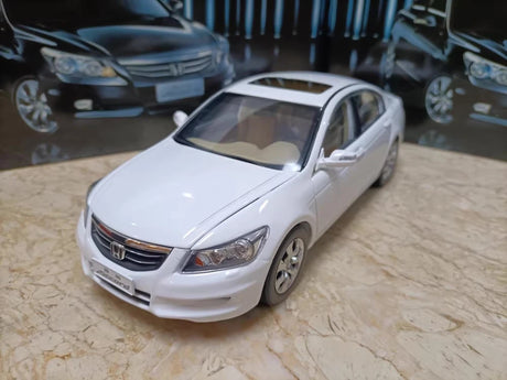 [OEM] 1:18 Honda 2013 Accord 9th White Model Car Die-Cast