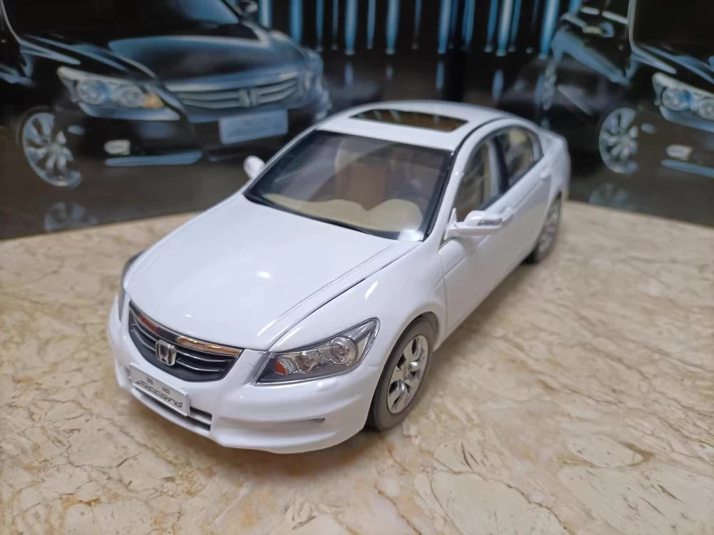 [OEM] 1:18 Honda 2013 Accord 9th White Model Car Die-Cast