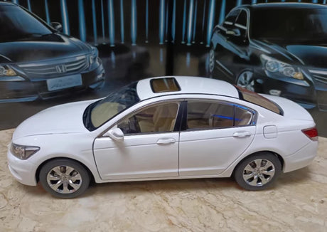 [OEM] 1:18 Honda 2013 Accord 9th White Model Car Die-Cast