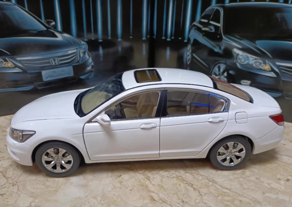 [OEM] 1:18 Honda 2013 Accord 9th White Model Car Die-Cast