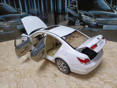 [OEM] 1:18 Honda 2013 Accord 9th White Model Car Die-Cast