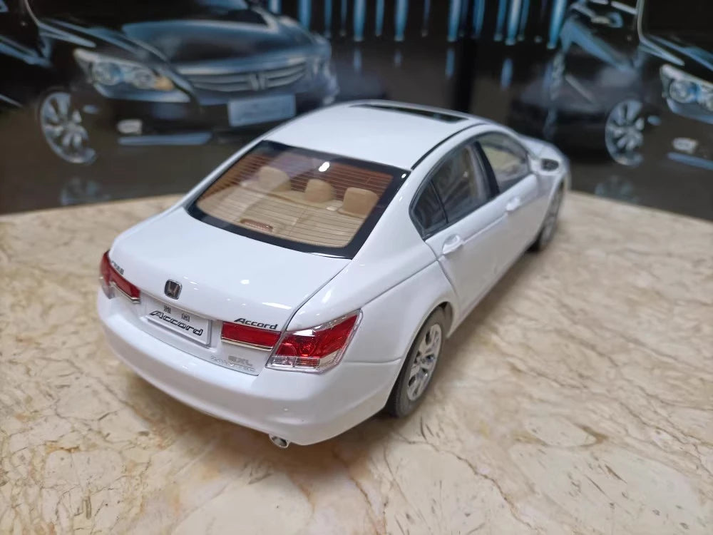 [OEM] 1:18 Honda 2013 Accord 9th wit modelauto Die-Cast